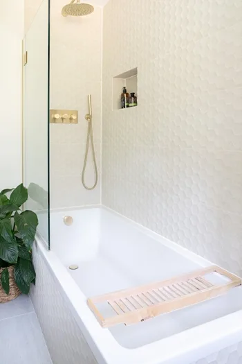 Bathtub replacement in a Port St Lucie bathroom